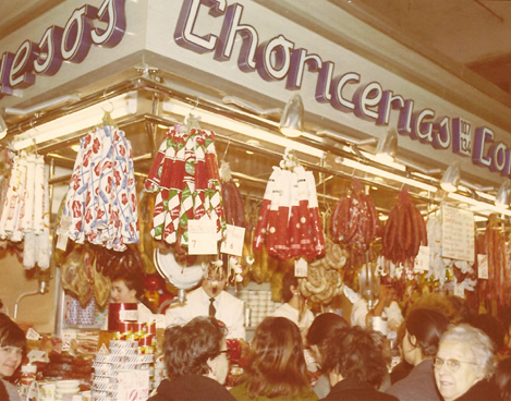 1961 - Inicio actividad comercial en mercados.