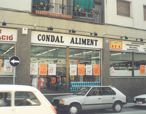 1980 - Primer supermercado.